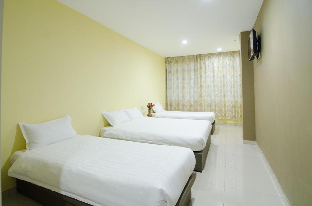 Postel nebo postele na pokoji v ubytování Hotel Raja Bot