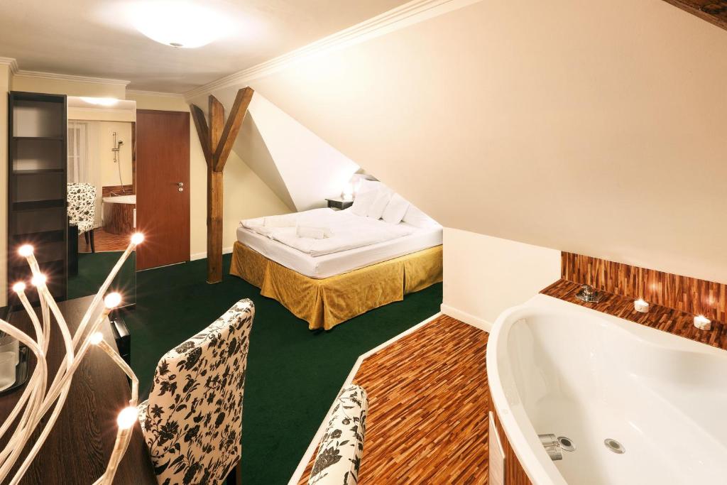 
Deluxe Double Room with Spa Bath 
