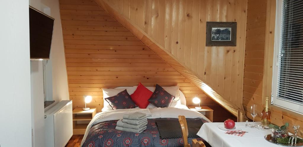 Postel nebo postele na pokoji v ubytování Apartments Vijolica