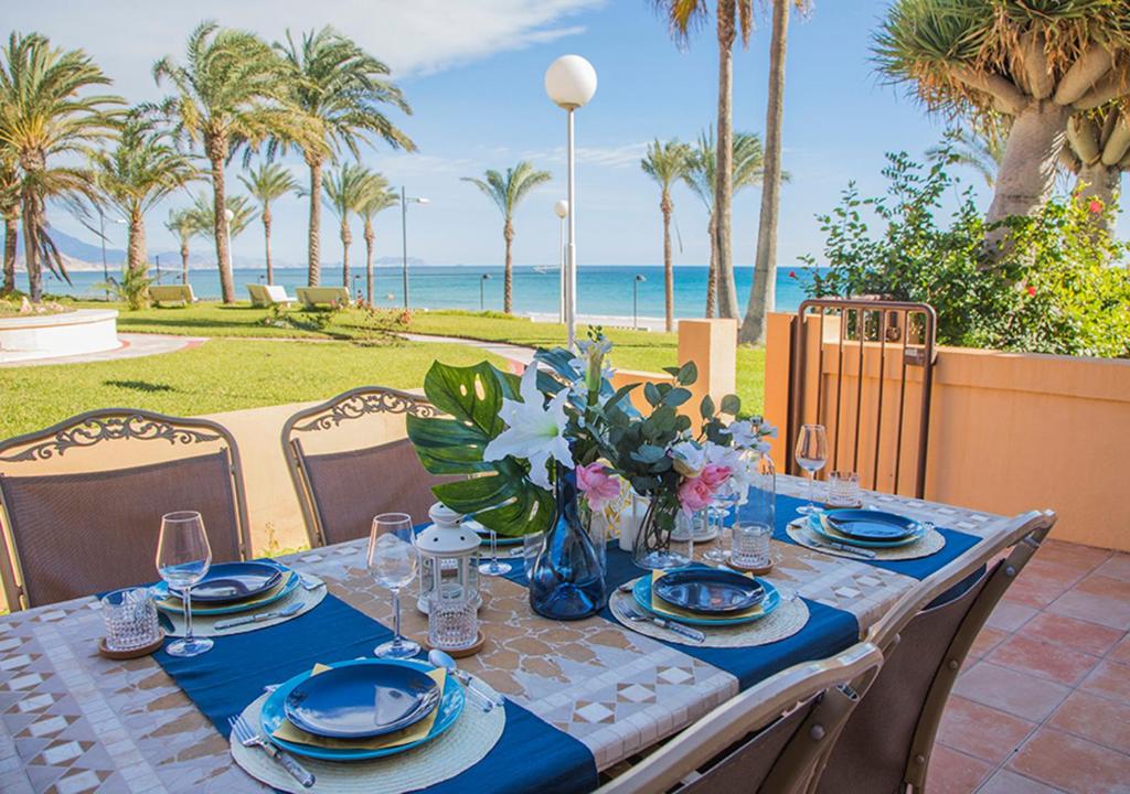 Booking.com: Vakantiehuis Casa en la playa con vistas al mar ...