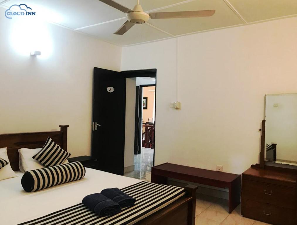 Postel nebo postele na pokoji v ubytování Cloud Inn Kandy Homestay