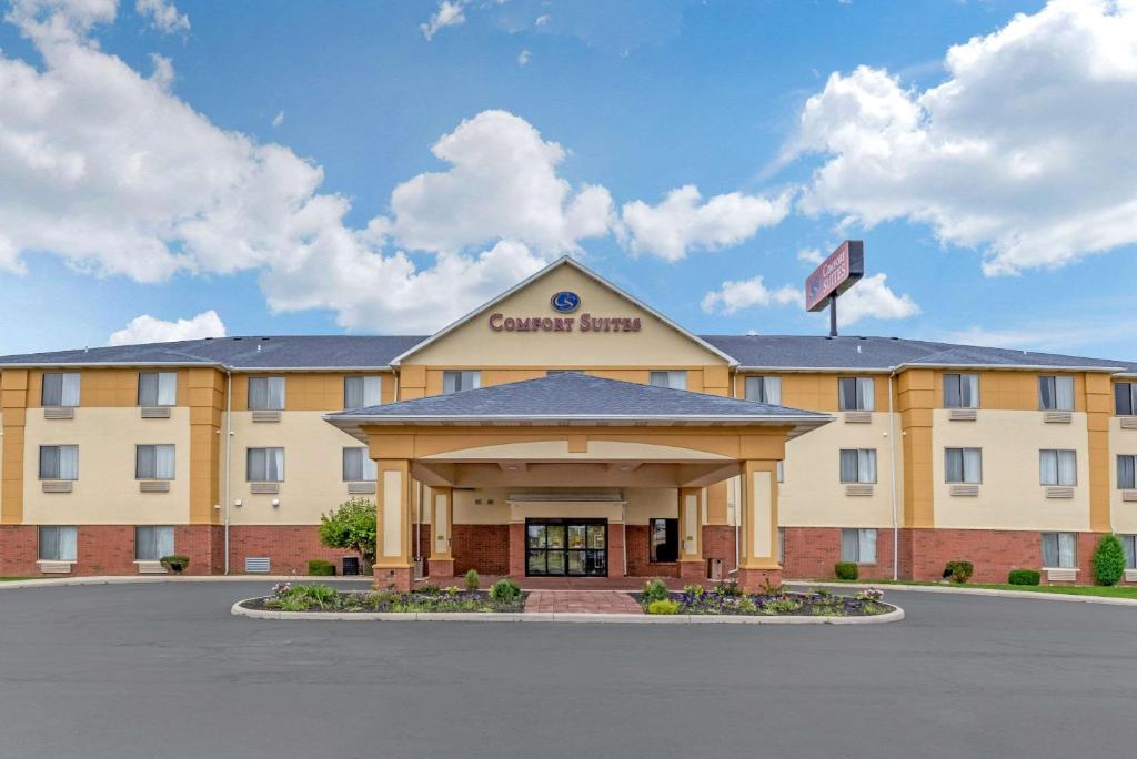 a front view of a hotel with a building at Comfort Suites in Findlay