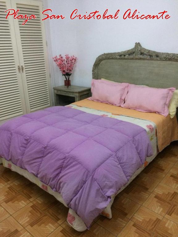 Apartment Plaza San Cristobal, Alicante, Spain - Booking.com