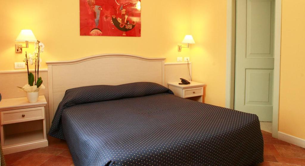 Łóżko lub łóżka w pokoju w obiekcie Hotel Excelsior Splendide