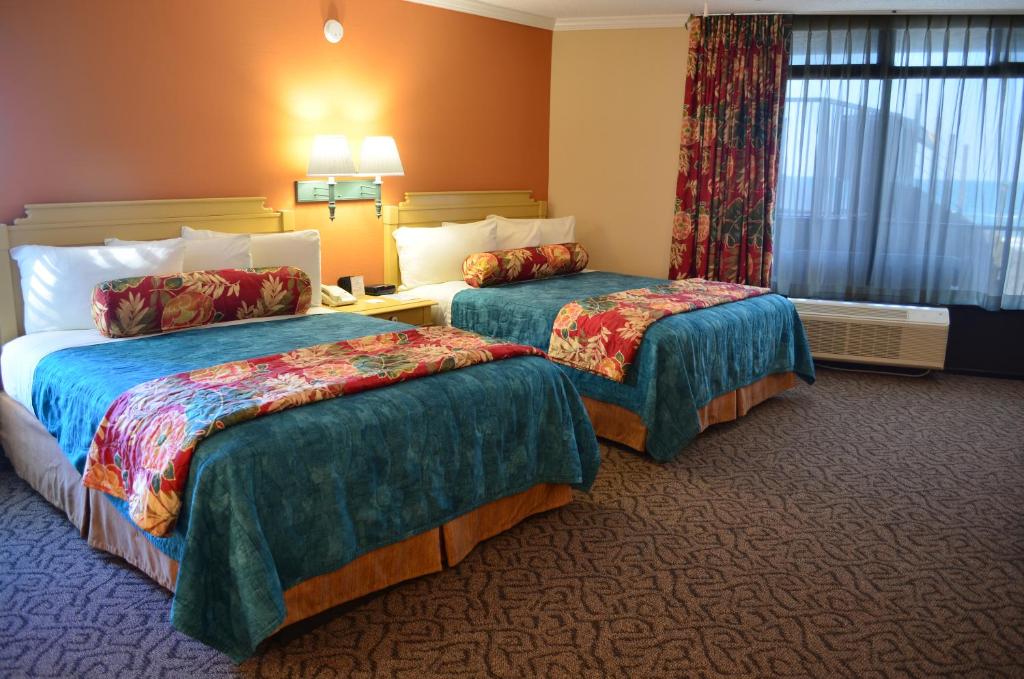 Sun Viking Lodge - Daytona Beach - Queen Room Two Queen Beds With Outdoor Pool View