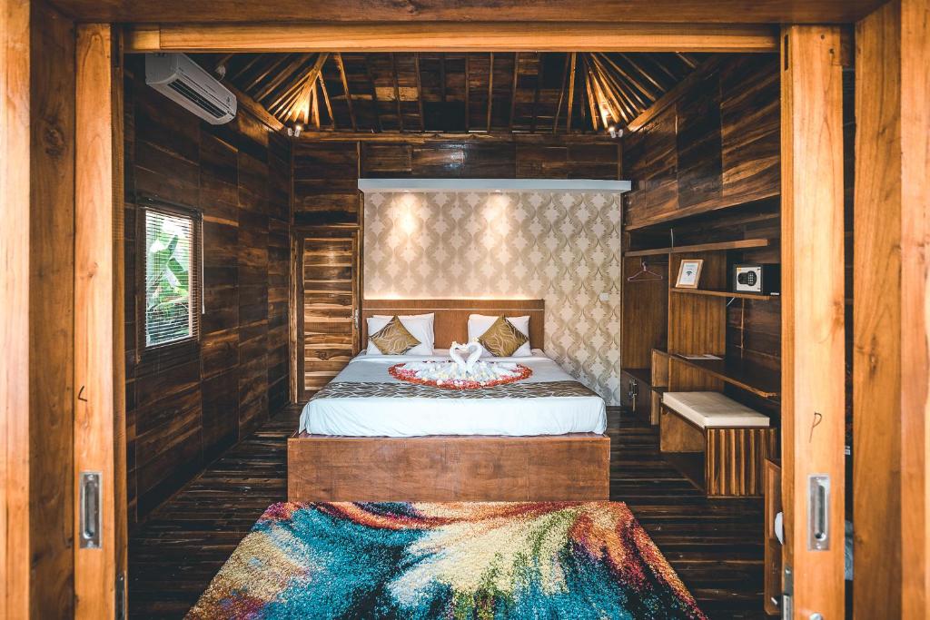 Ocho Bali Surf Camp - Bungalow De Madera (tamaño Del Rey)