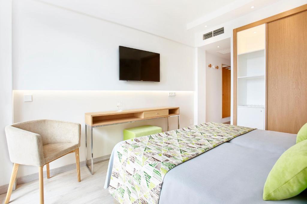 TV a/nebo společenská místnost v ubytování Universal Hotel Castell Royal