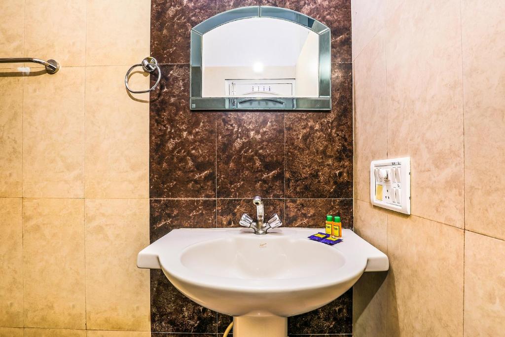 Koupelna v ubytování FabExpress Hemkunt Mansion