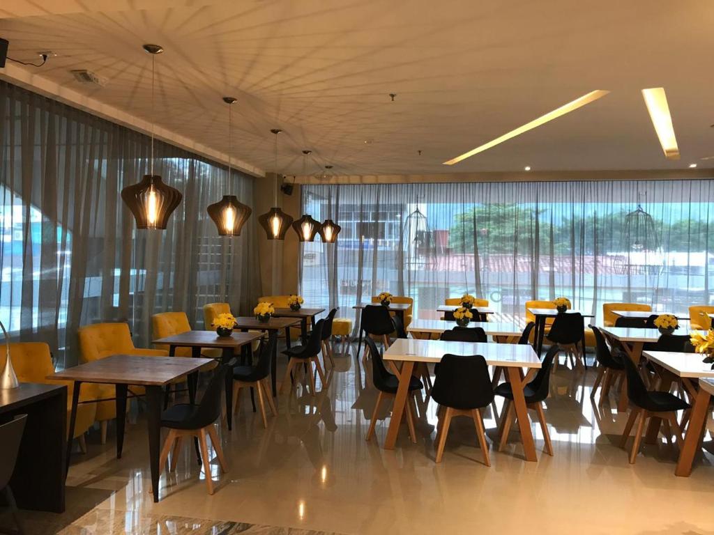 Restaurace v ubytování Hotel F25