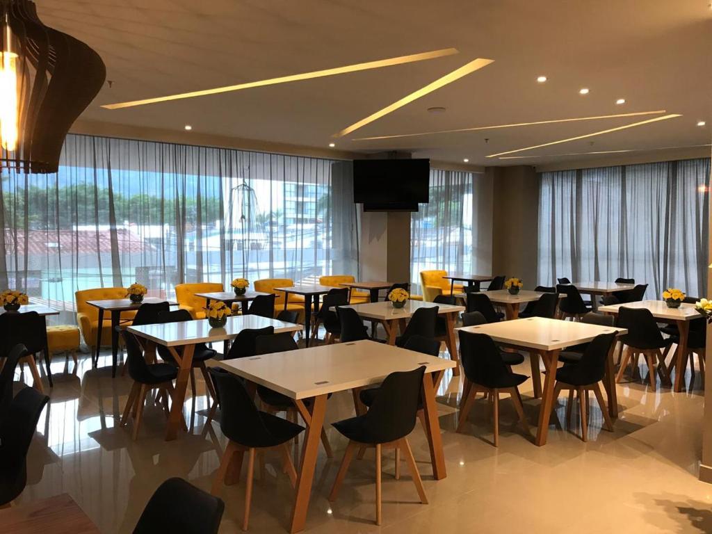 Restaurace v ubytování Hotel F25