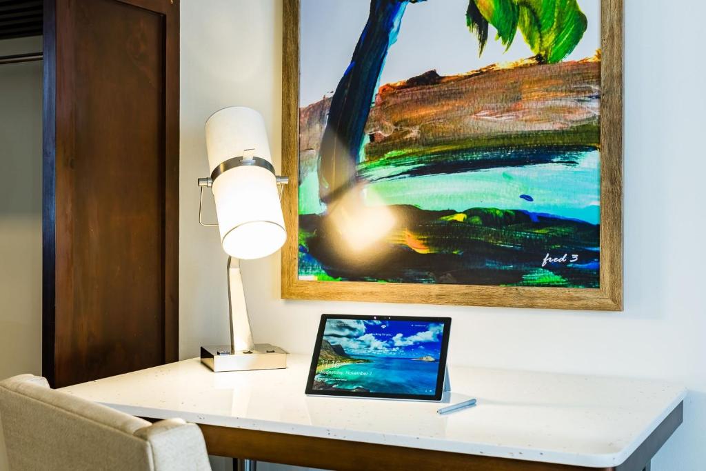 TV a/nebo společenská místnost v ubytování Margaritaville Beach Resort Playa Flamingo