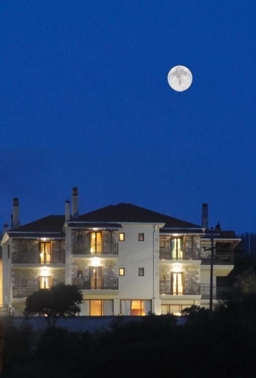 a full moon rises over a house at Aiora Guesthouse in Vitina