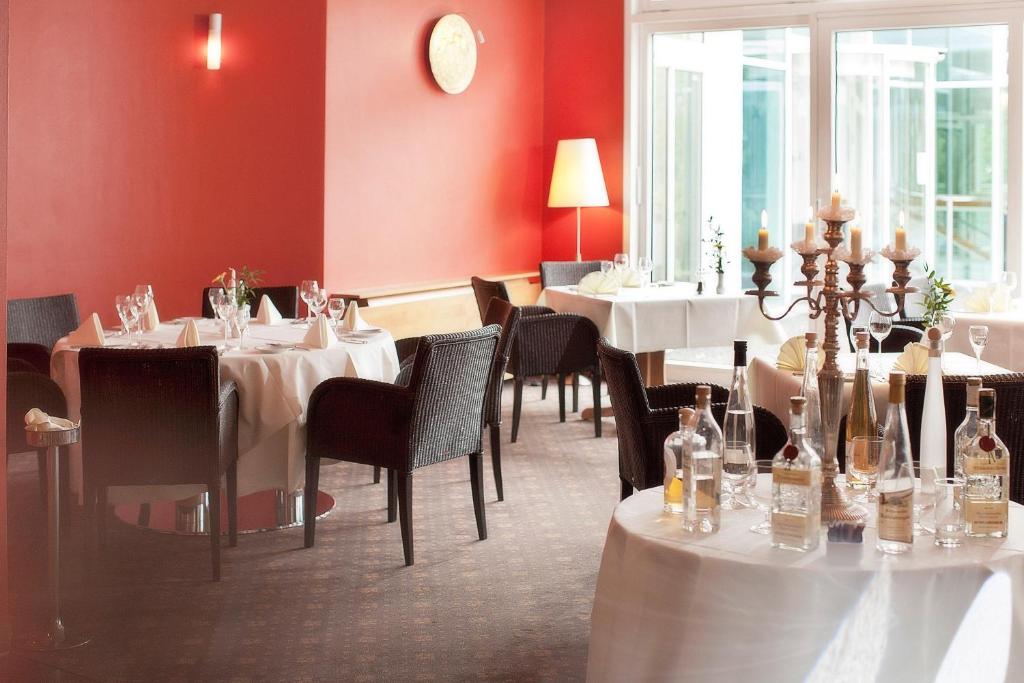 Ein Restaurant oder anderes Speiselokal in der Unterkunft Schwarzwald Panorama 