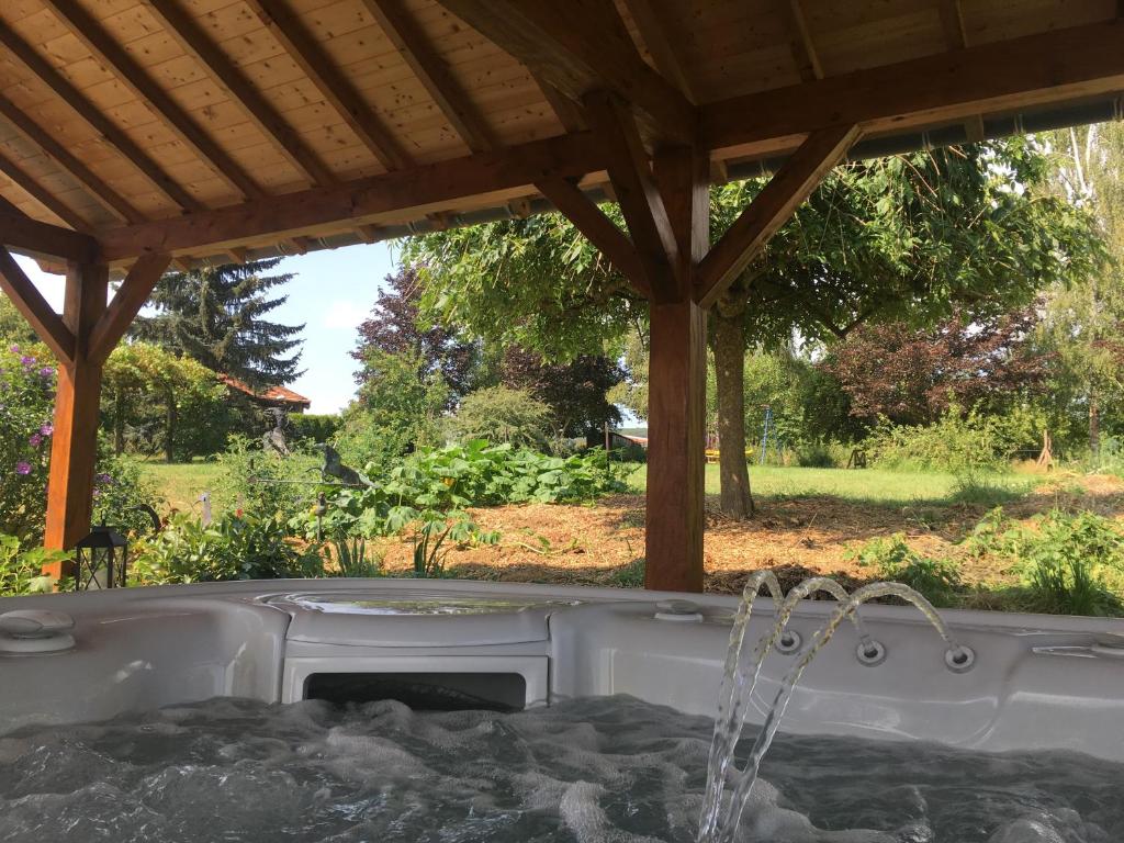 Zahrada ubytování Gîte de Solama avec SPA