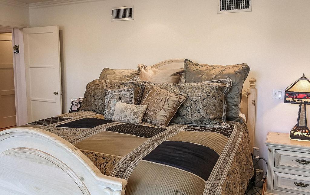 The Patrician Hollywood Universal - Deluxe King Room