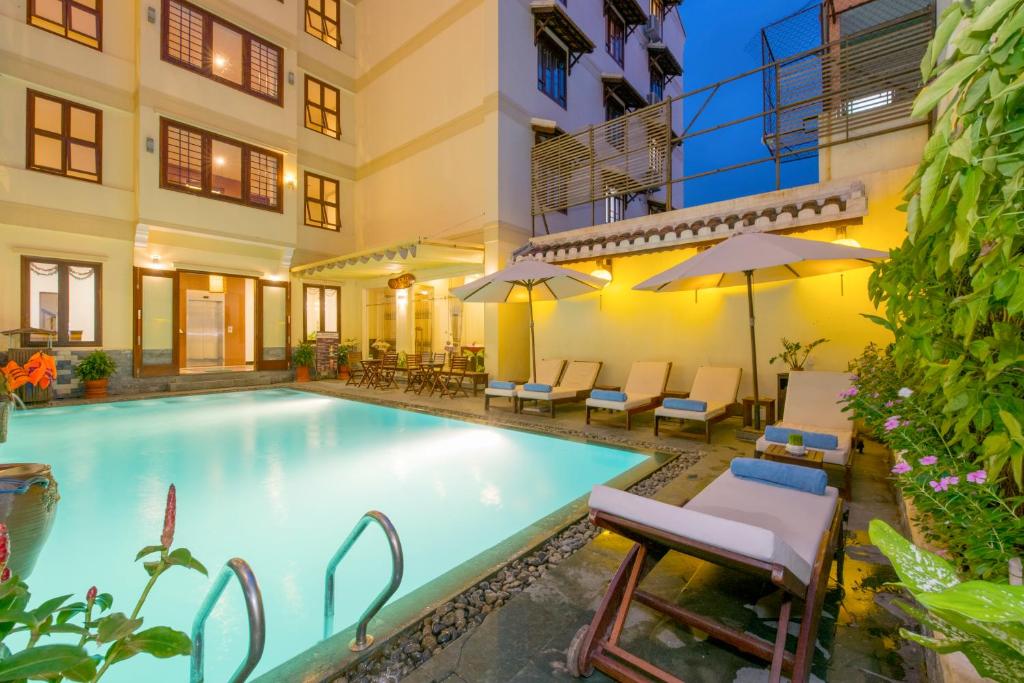 Bazén v ubytování Kiman Hoi An Hotel nebo v jeho okolí