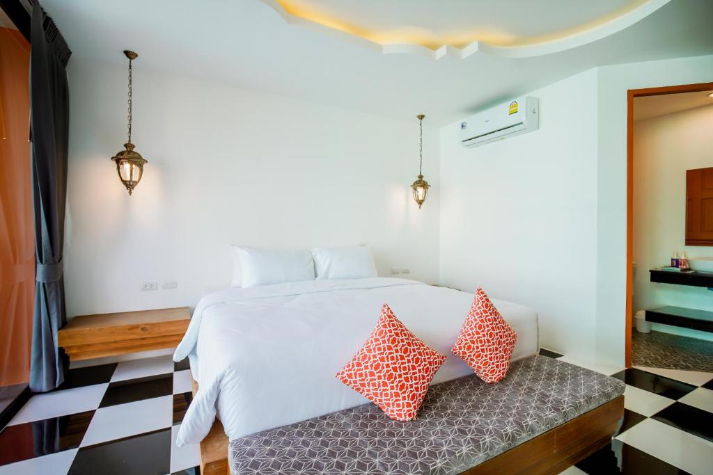 Postel nebo postele na pokoji v ubytování Khaleej Mass Hotel Patong
