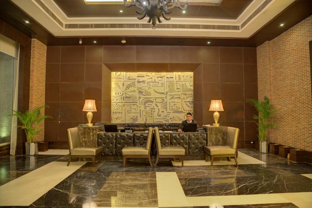 Posezení v ubytování Goldfinch Hotel Delhi NCR