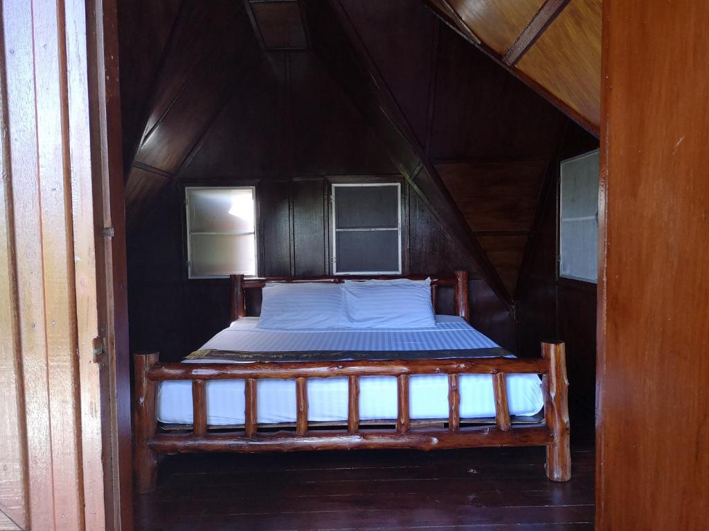 Postel nebo postele na pokoji v ubytování Koh Tao Royal Resort