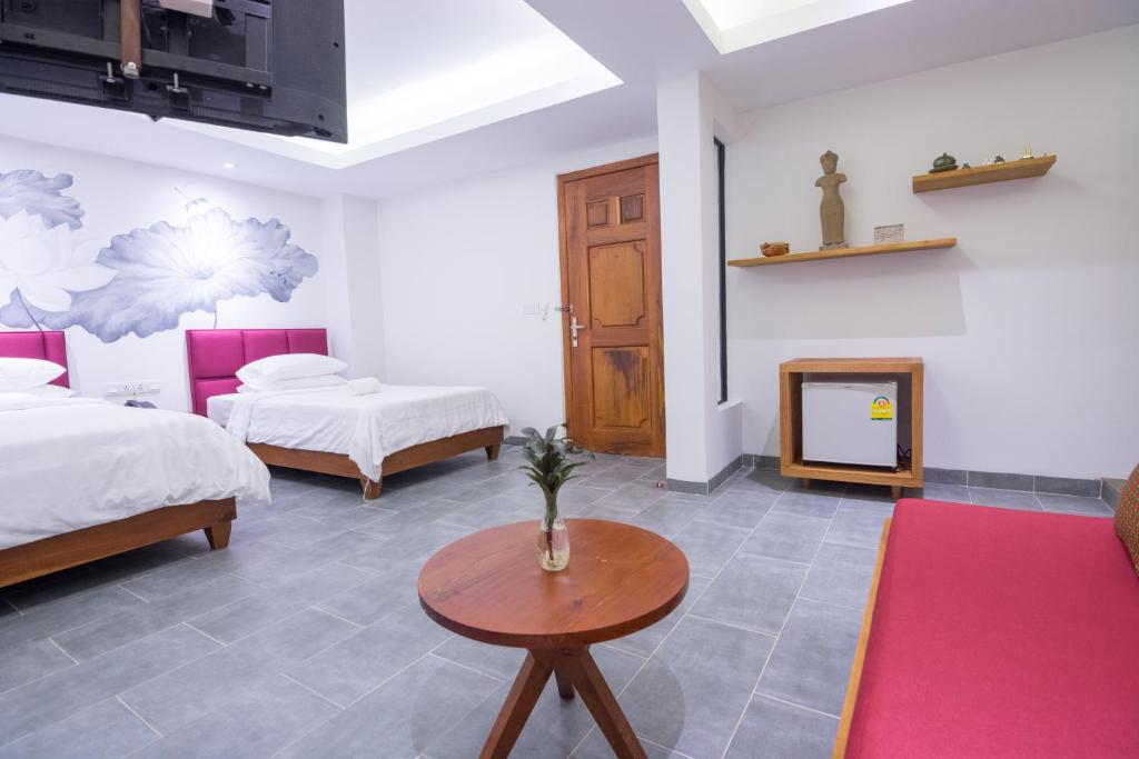 Postel nebo postele na pokoji v ubytování Neth Socheata Hotel