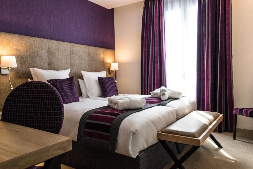 Postel nebo postele na pokoji v ubytování Hôtel Le Rive Droite & SPA