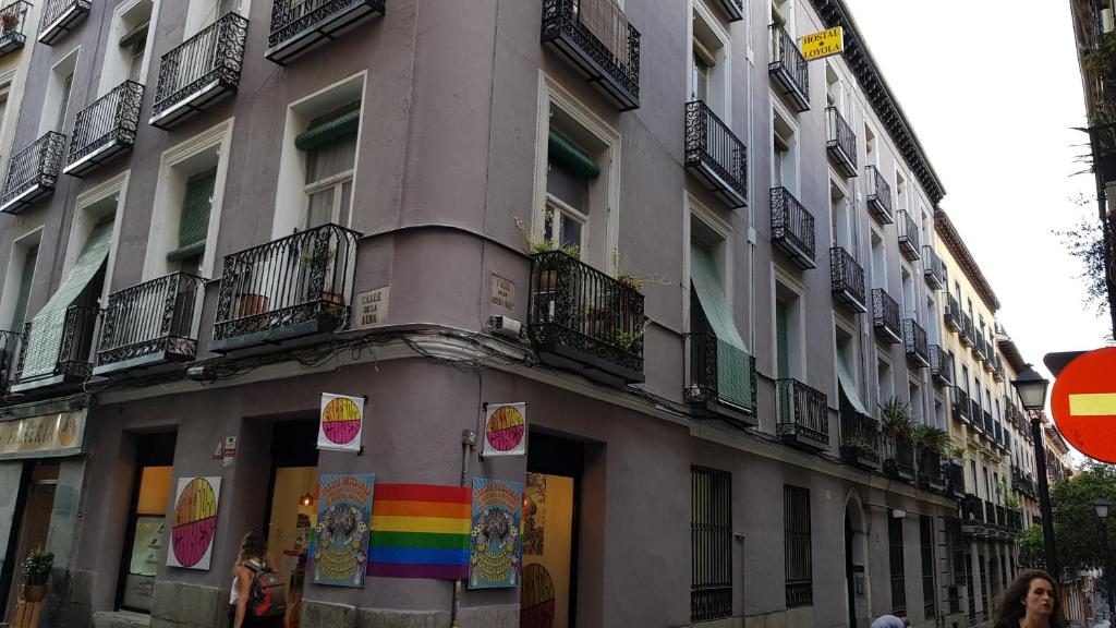 Edificio en el que se encuentra el hostal o pensión