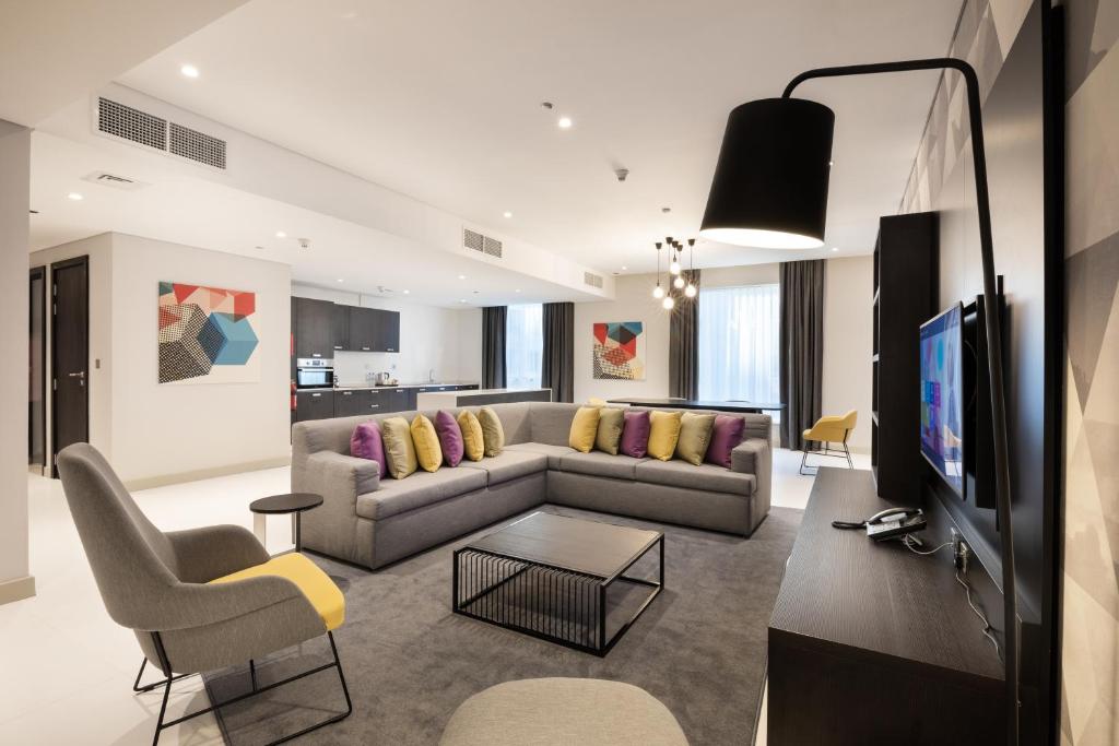 Posezení v ubytování Studio M Arabian Plaza Hotel & Hotel Apartments