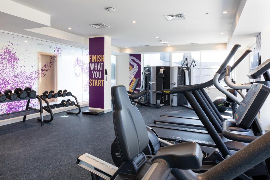 Fitness centrum a/nebo fitness zařízení v ubytování Studio M Arabian Plaza Hotel & Hotel Apartments