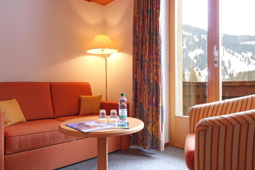 Istumisnurk majutusasutuses Bernerhof Swiss Quality Hotel