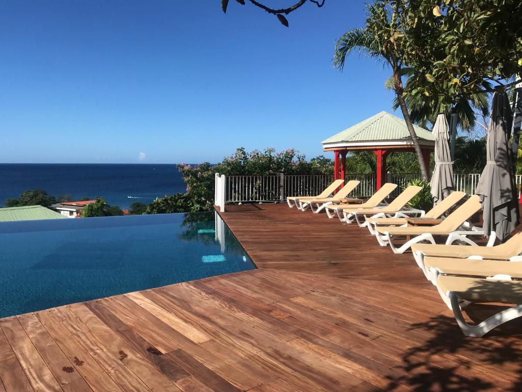 Bazén v ubytování Le Rayon Vert - Hôtel & Restaurant VUE SUR MER nebo v jeho okolí