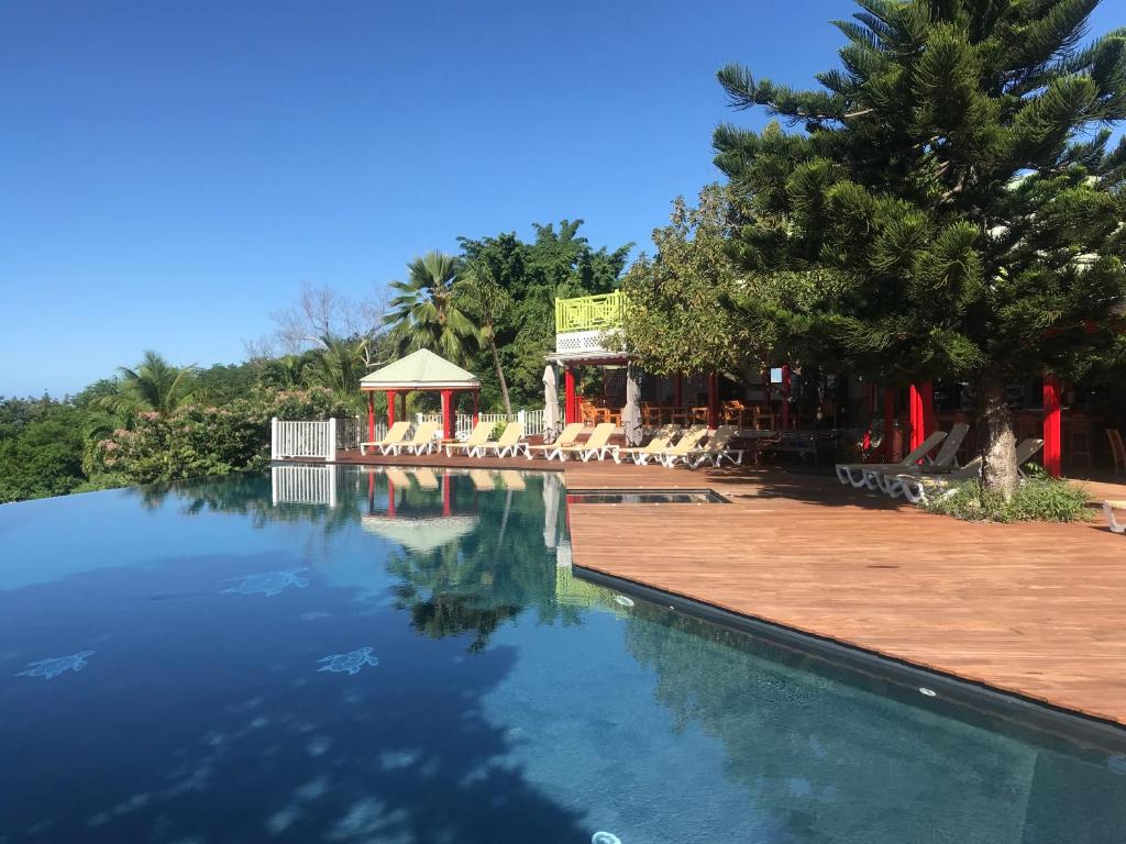 Bazén v ubytování Le Rayon Vert - Hôtel & Restaurant VUE SUR MER nebo v jeho okolí