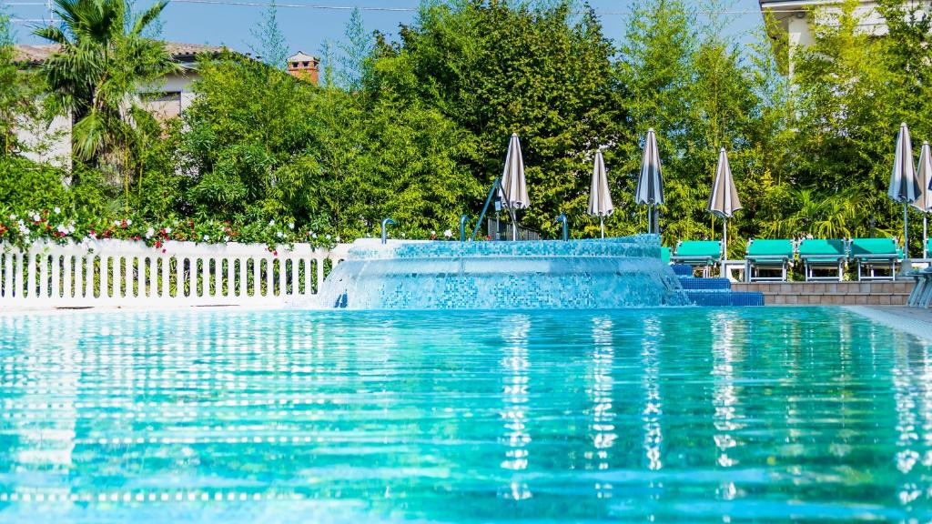 Bazén v ubytování Hotel Smeraldo nebo v jeho okolí