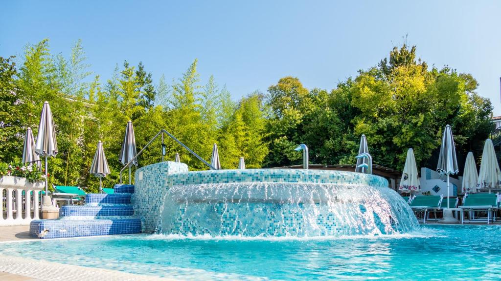 Bazén v ubytování Hotel Smeraldo nebo v jeho okolí