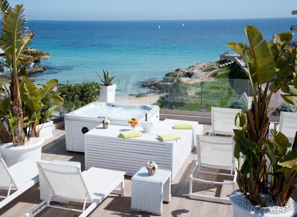 a patio with a view of the ocean at Bellariva Monopoli B&B e Relax in Monopoli