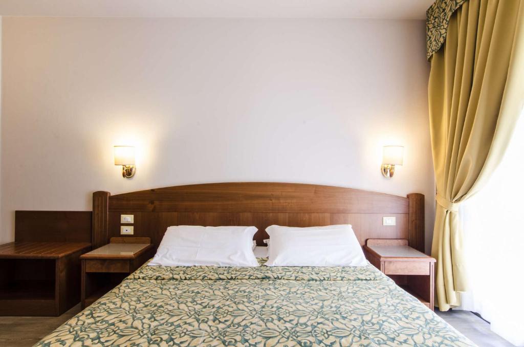 Postel nebo postele na pokoji v ubytování Hotel Smeraldo