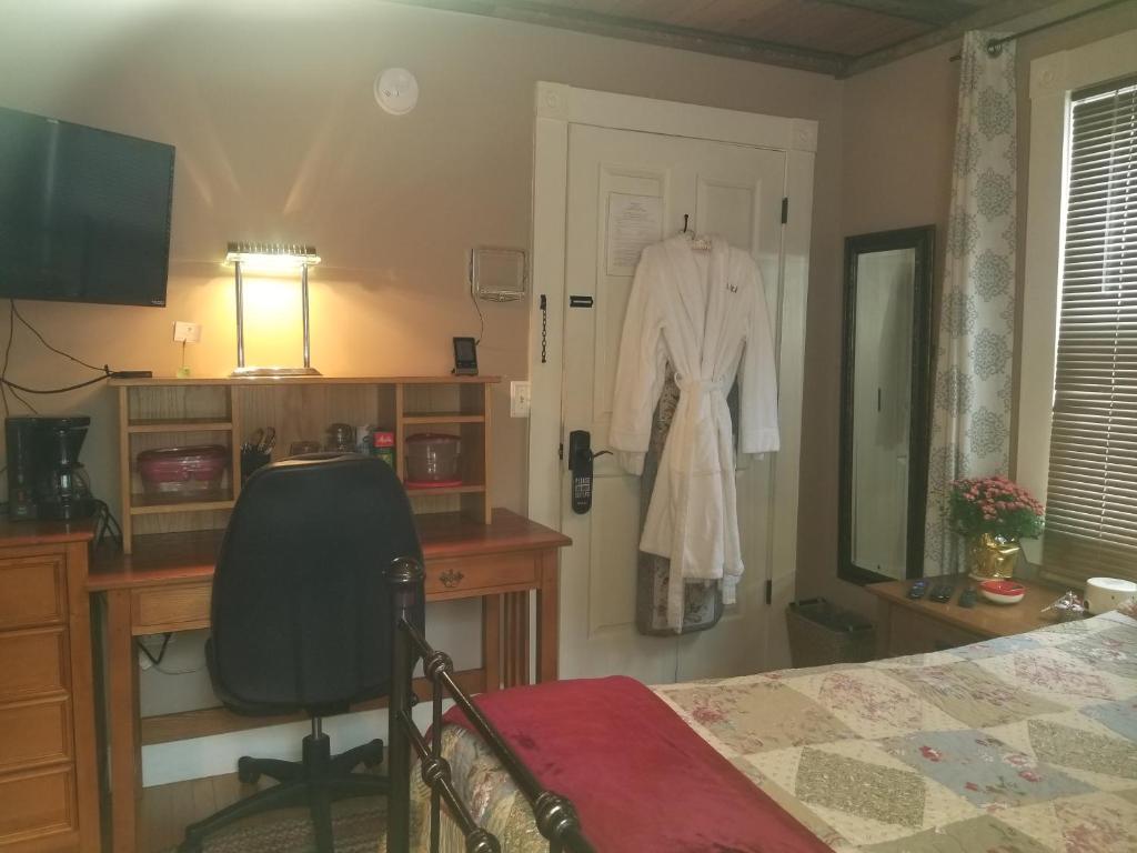 Hallowell Rooming House - Deluxe Double Room