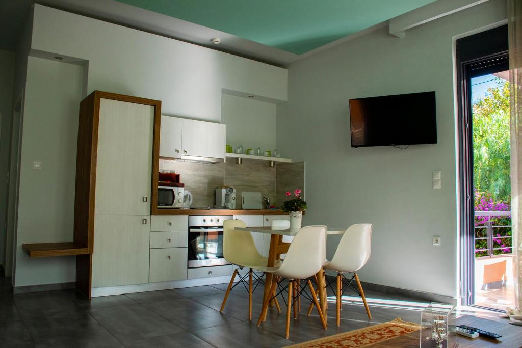 Kuchyň nebo kuchyňský kout v ubytování Alissachni Luxury Apartments
