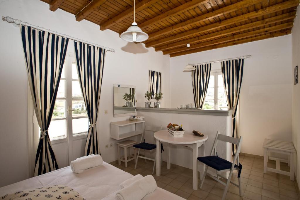 Gryparis' Club Apartments - 1