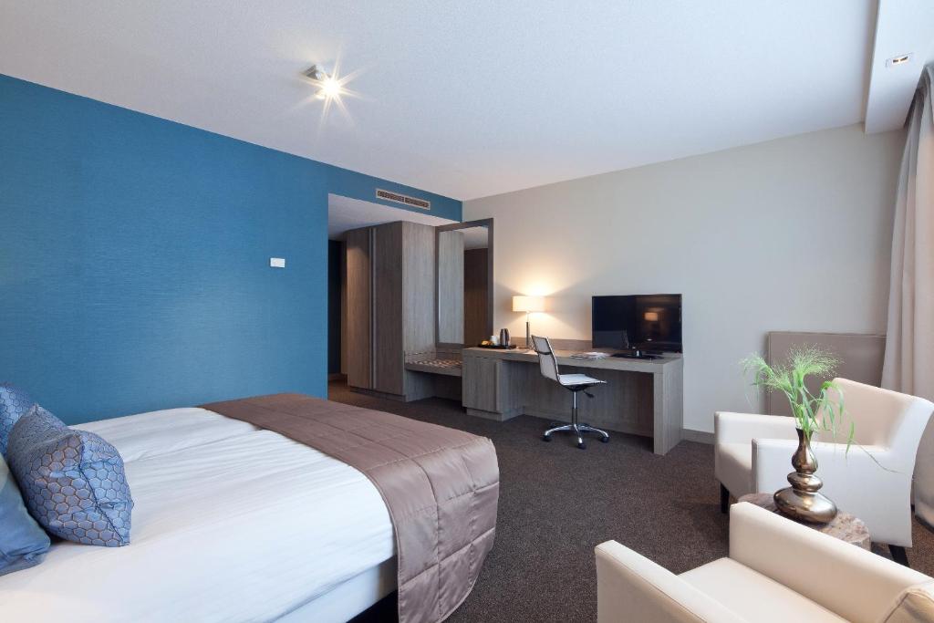 Postel nebo postele na pokoji v ubytování Hotel van der Valk Spier Dwingeloo