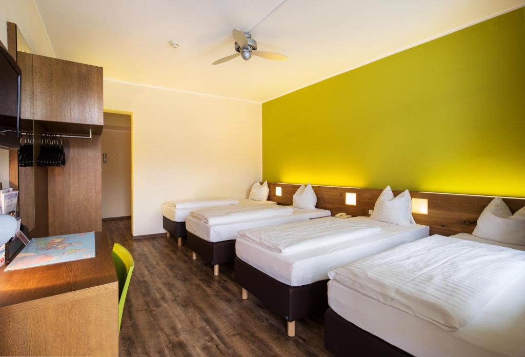 Postel nebo postele na pokoji v ubytování Basic Hotel Innsbruck