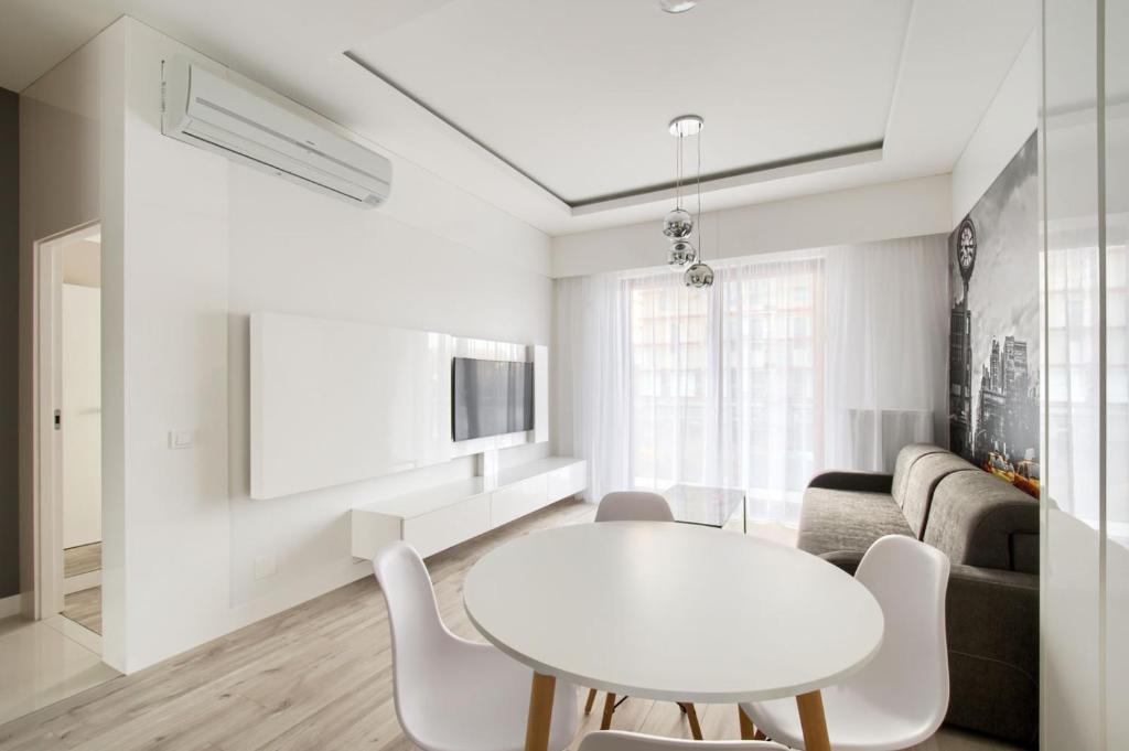 Televízia a/alebo spoločenská miestnosť v ubytovaní Exclusive Trendy Apartments