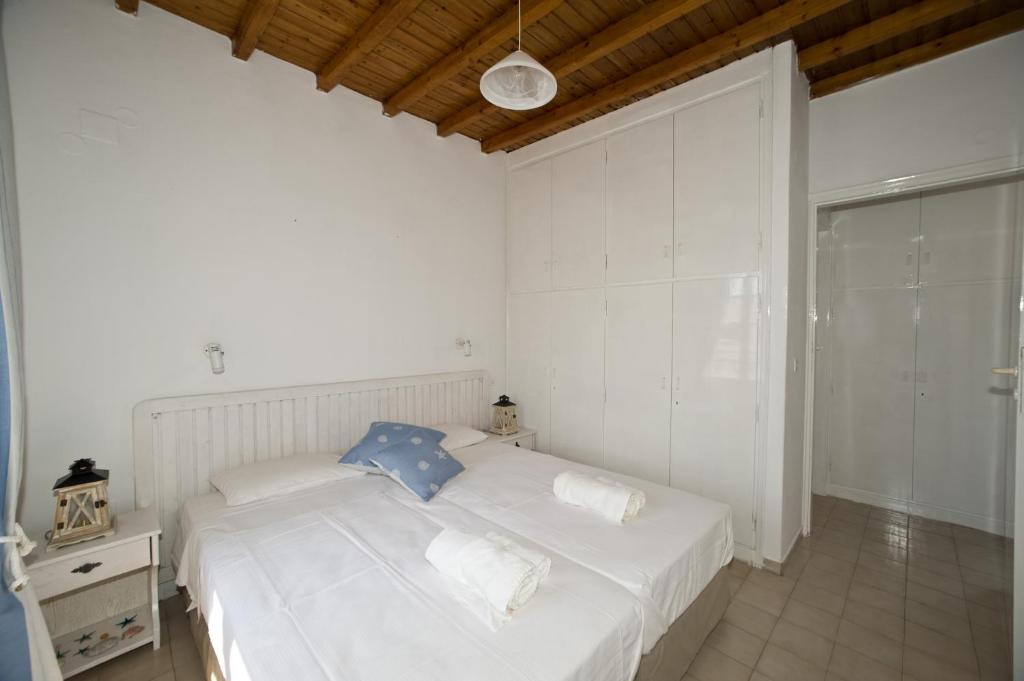 Gryparis' Club Apartments - 11