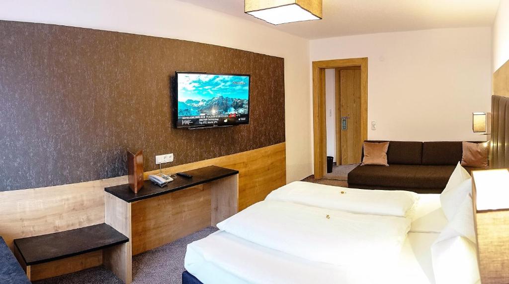 TV a/nebo společenská místnost v ubytování Hotel St. Nikolaus