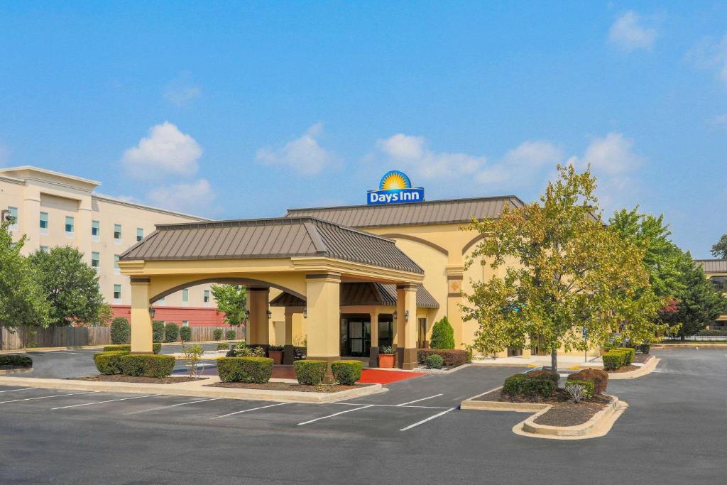 a front view of a hotel with a parking lot at Days Inn by Wyndham Newark Wilmington in Newark