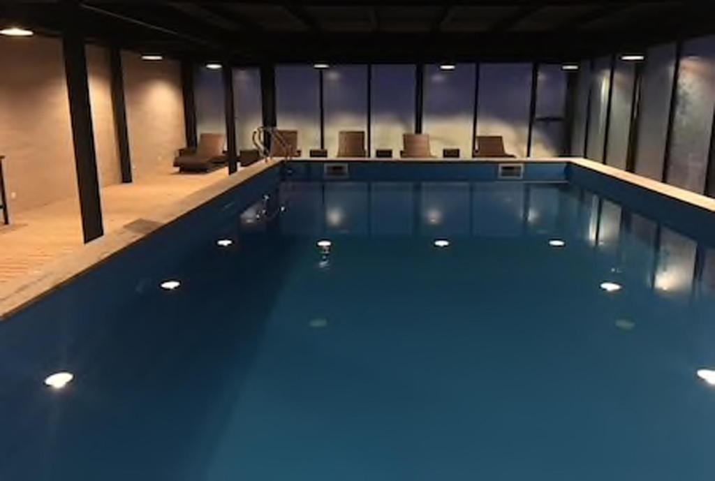 Bazén v ubytování Studio-Hotel Loft Gudauri nebo v jeho okolí