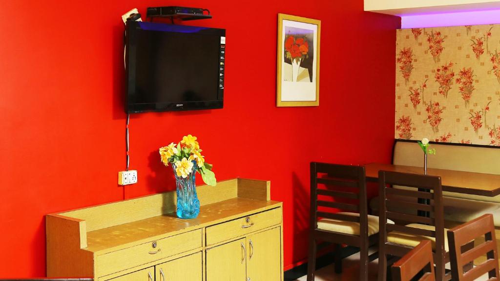 TV a/nebo společenská místnost v ubytování Hotel Rajavihar