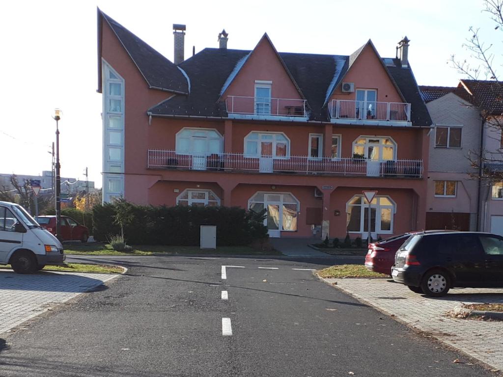 Budynek, w którym mieści się apartament