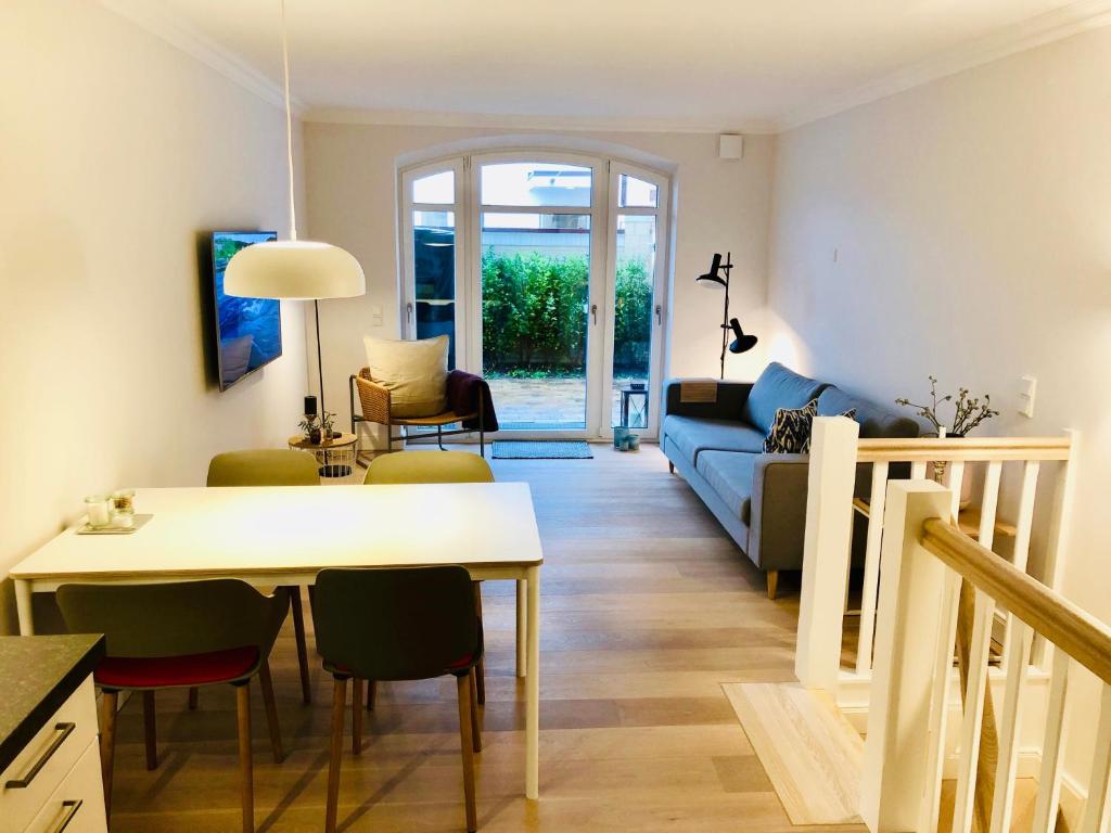 a living room with a blue couch and a table at Ankerplatz-Sylt @Haus Mateika in Westerland (Sylt)