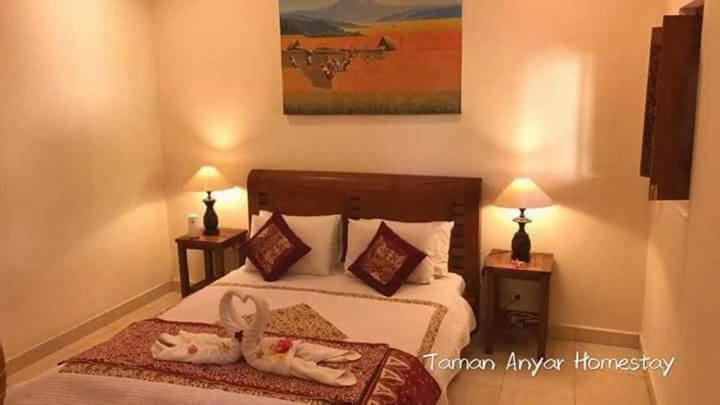 A bed or beds in a room at Taman Anyar Homestay