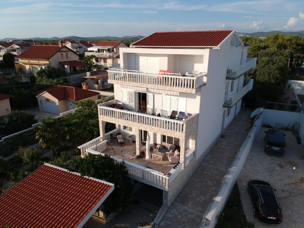 an aerial view of a white house with a balcony at Apartments Branka in Zablaće